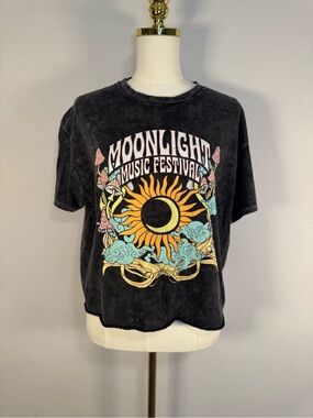 Vintage Style Slight Crop Concert Graphic Tee